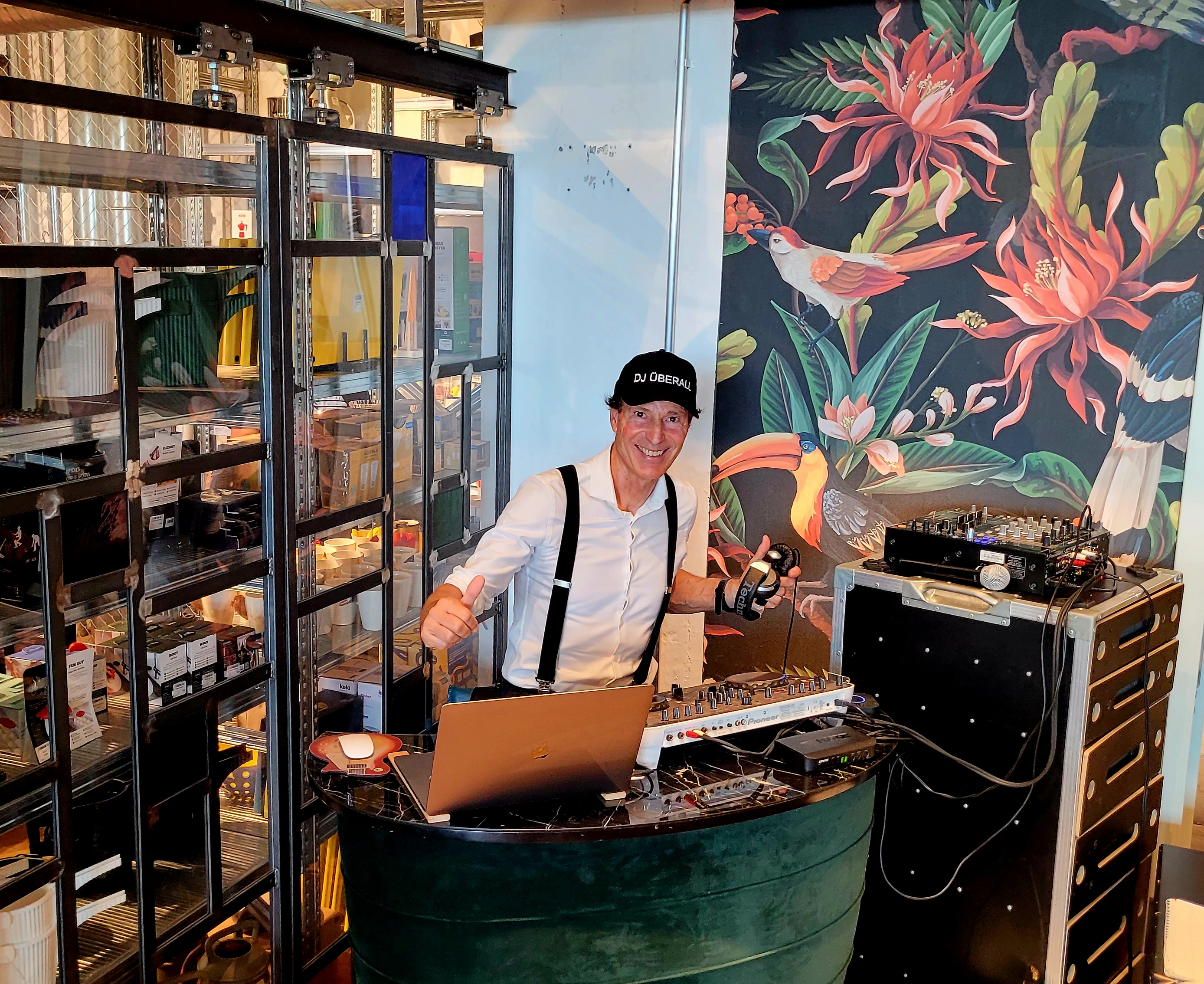 DJ ÜBERALL - Professional DJ Services