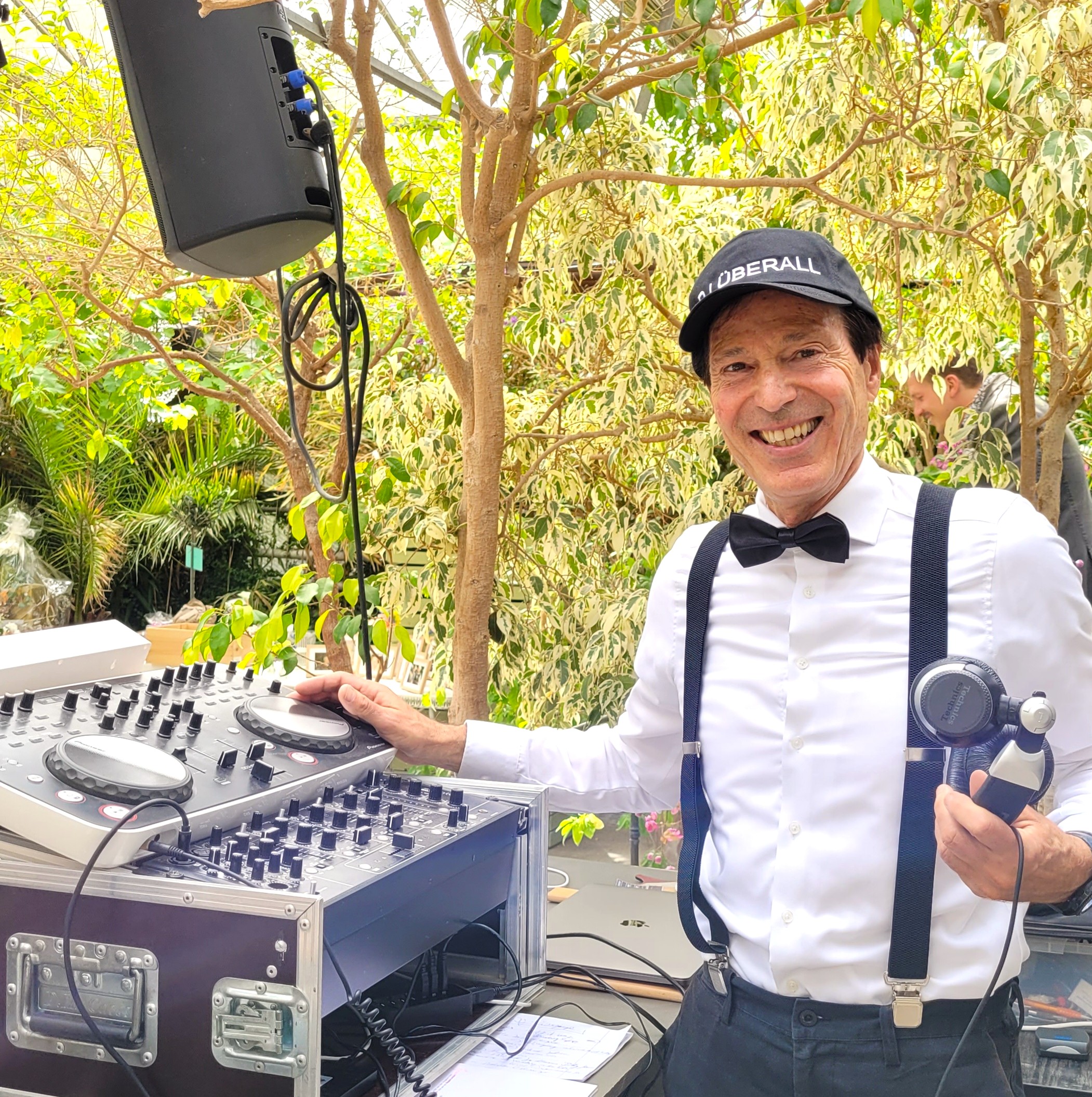 DJ ÜBERALL - Professional DJ Services